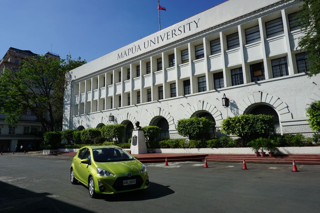 mapua-is-first-stop-for-toyotaph-s-hybrid-electric-vehicle-campus-tour-mellow-94-7